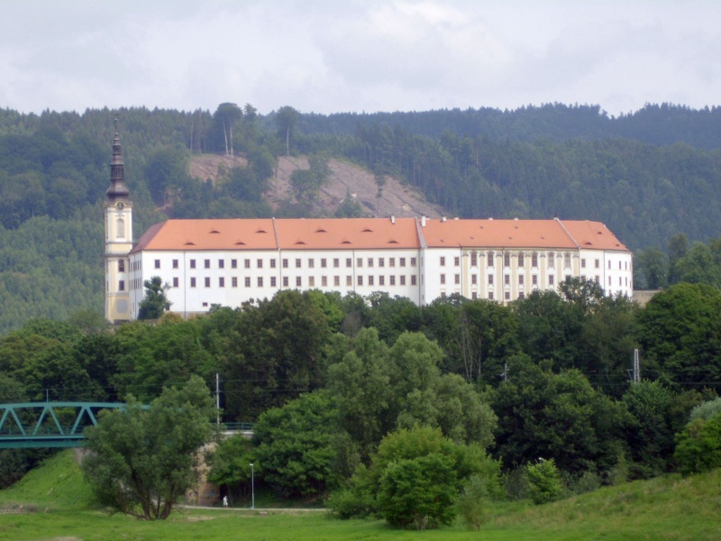 Soubor:Zamek Decin od Noveho mostu.jpg