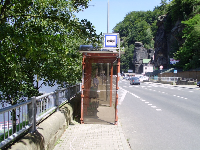 Soubor:Zastavka Hrensko nabrezi smer Decin.jpg