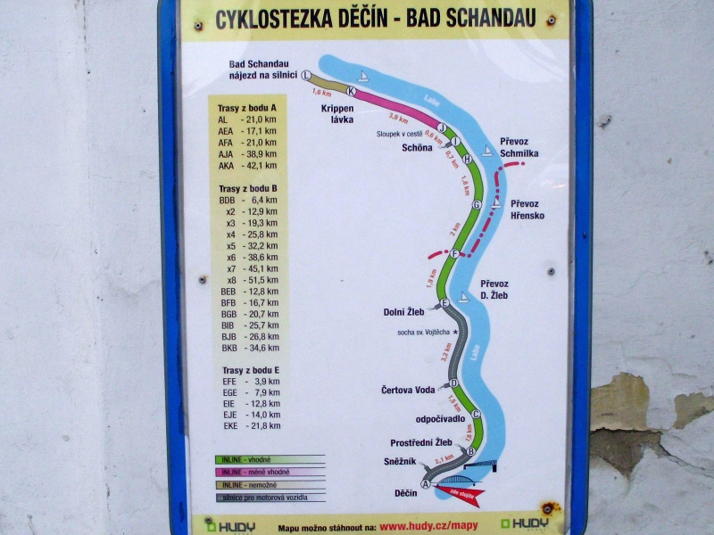 Soubor:Rozcestnik Decin Tyrsuv most cyklostezka.jpg
