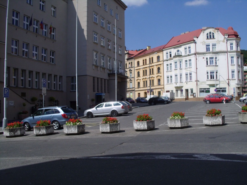 Soubor:Mirove namesti Decin.jpg